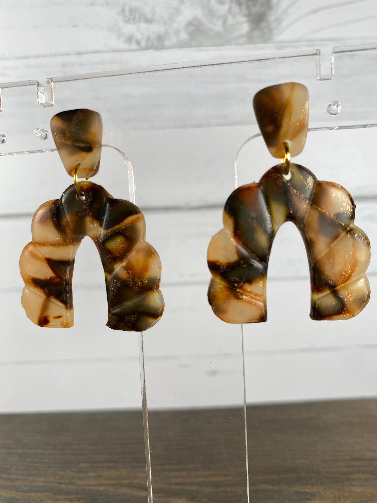 Tortoise shell fan arch dangles